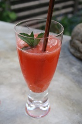 Mocktail mit frischen Erdbeeren